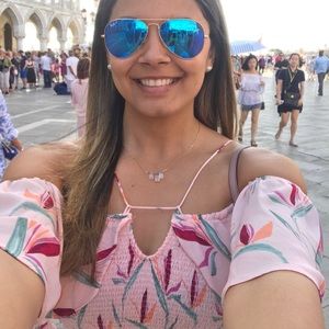 Meet your Posher, Raysa